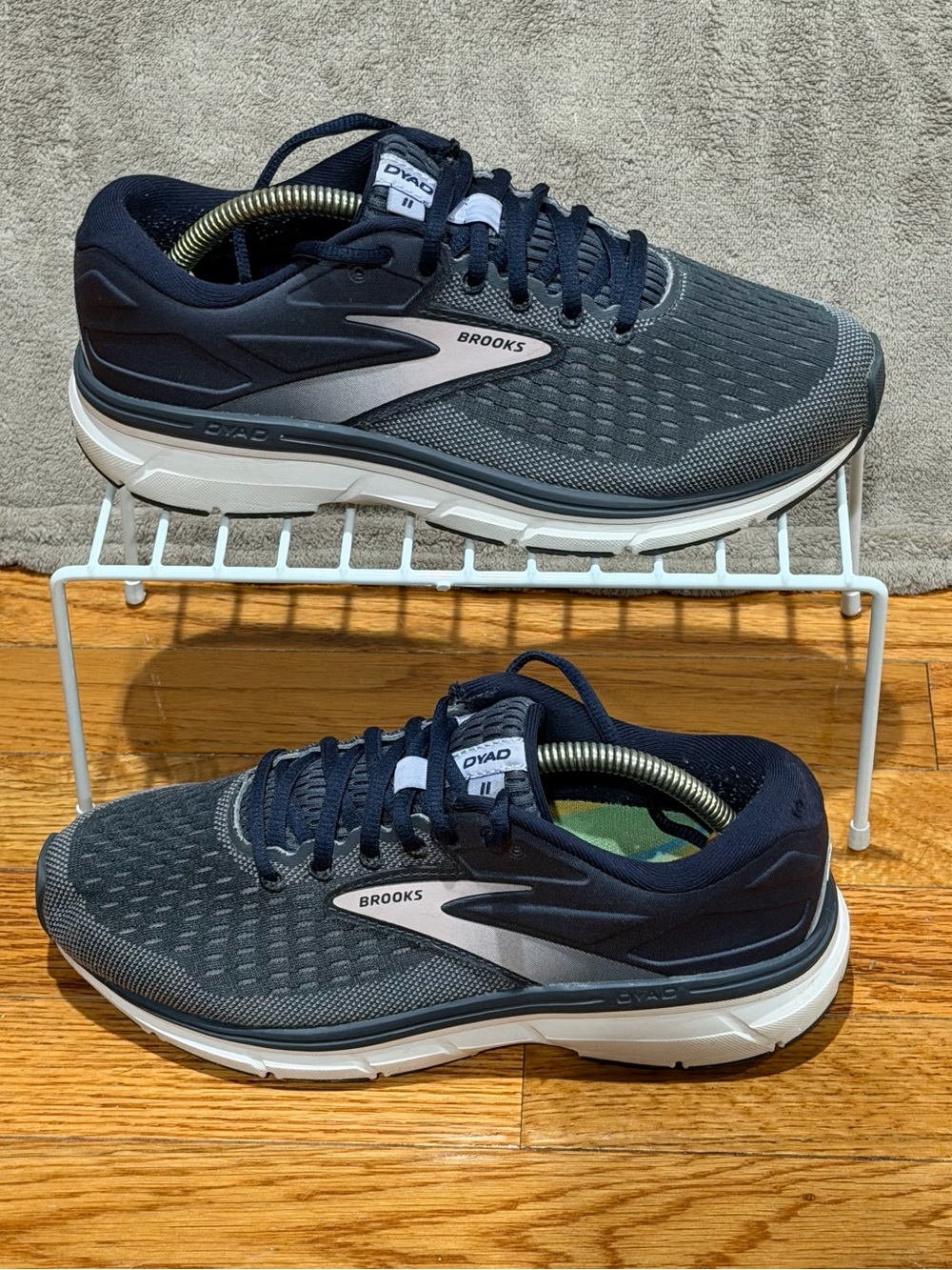 Brooks Dyad 11 Women’s Size 8 B Navy Blue Gray Athletic Running Shoes Sneakers